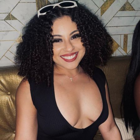 Yamilet Ayala González posted a picture in a black dress.